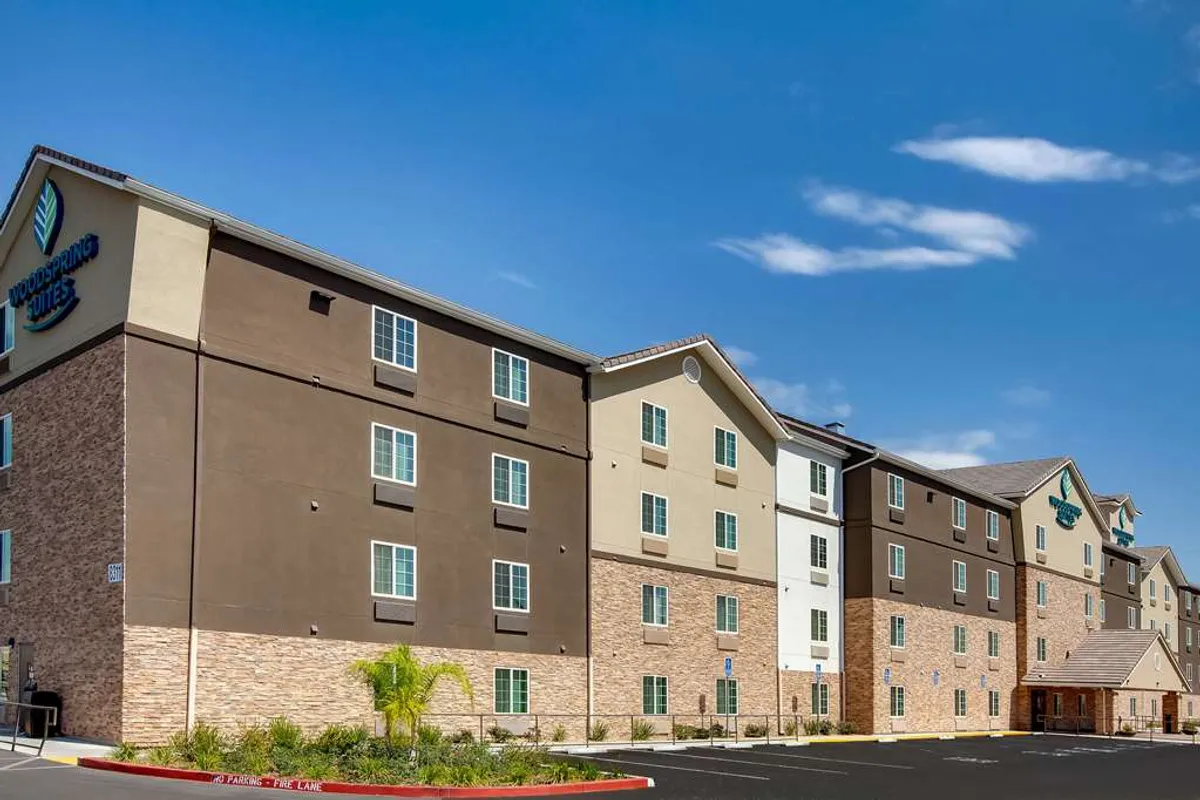 WoodSpring Suites